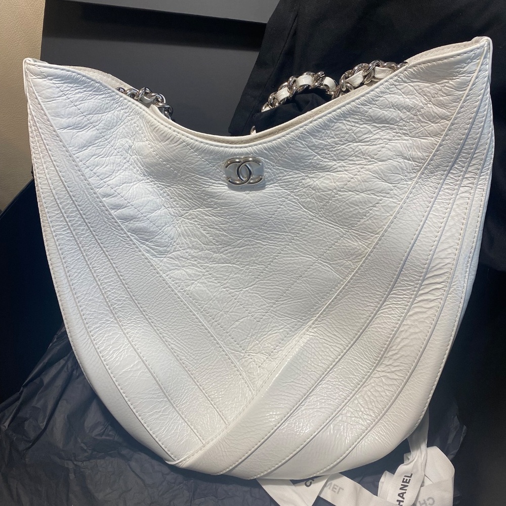Chanel Droplet Hobo - Picture 6 of 17